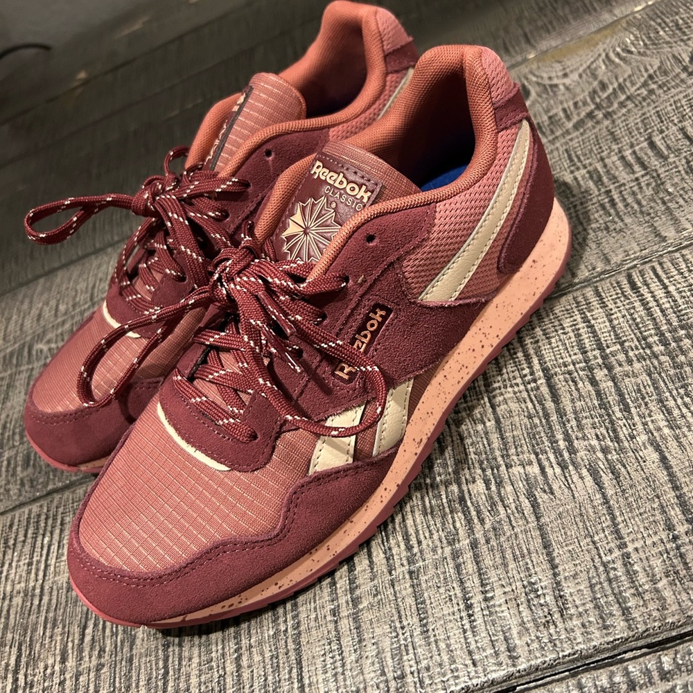 Reebok sneakers 6.5